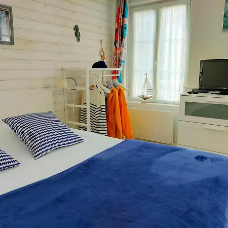 Fishermen's Friend Downtown Port-en-Bessin-Huppain